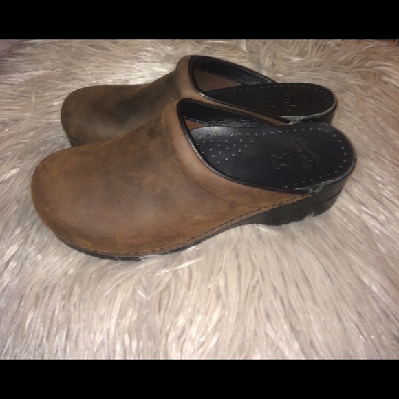 SOLD -Dansko Clogs Brown Leather Slip on, 40 US 9 - Picture 3 of 6